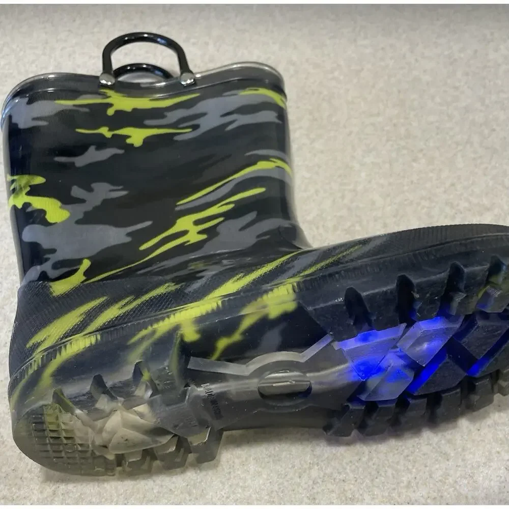 Kids Camo Printed Light Up Rain Boots Flashing Lights Youth Size 1 -School Wear